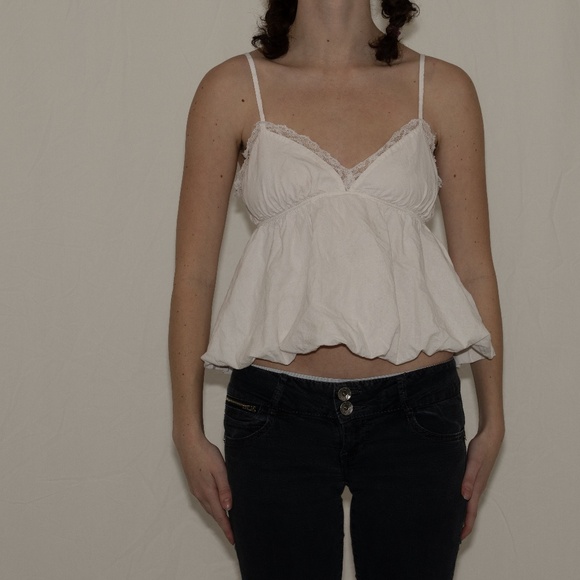 Tops - White bubble hem tank top w/ lace size medium polyester